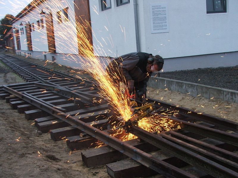 2009-09-30, Museumsbahn Weichenbau70.JPG